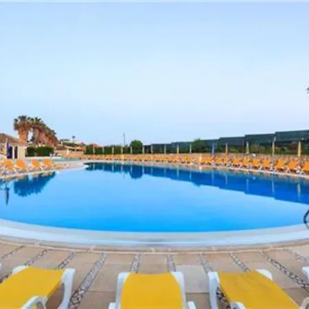 Remarkable 2 Bedroom Land View, Free Airport Transfers Portimão